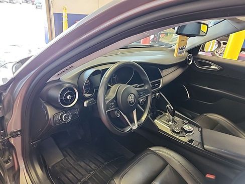 Used 2019 Alfa Romeo Giulia AWD image 7