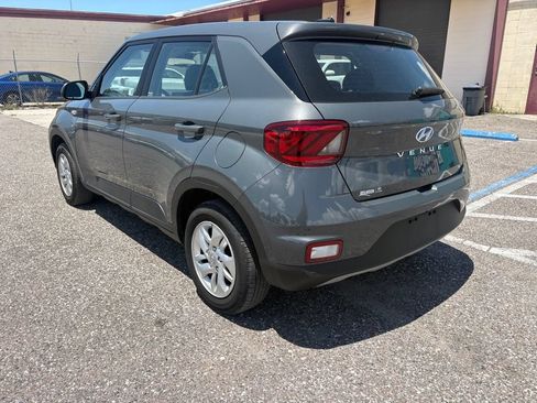 Used 2025 Hyundai Venue SE FWD image 5