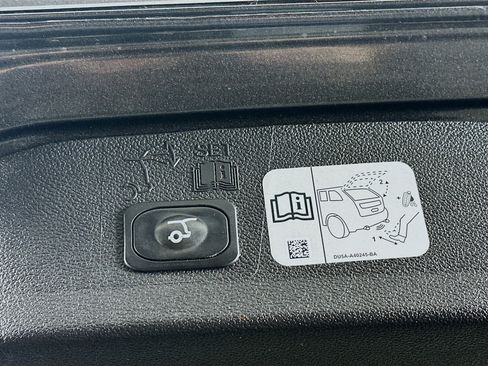 Used 2019 Ford Escape Titanium image 29