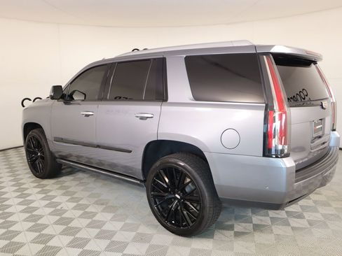 Used 2020 Cadillac Escalade Premium Luxury w/ Escalade Sport Edition image 25