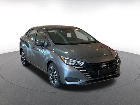 Used 2025 Nissan Versa SV image 3