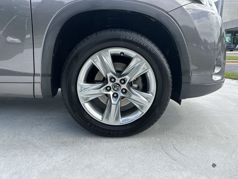 Used 2018 Toyota Highlander Limited FWD image 13