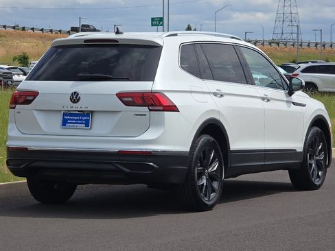 Used 2023 Volkswagen Tiguan SE AWD/4WD image 3