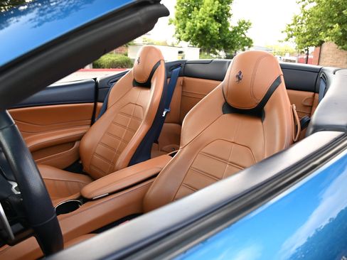 Used 2015 Ferrari California T RWD image 52