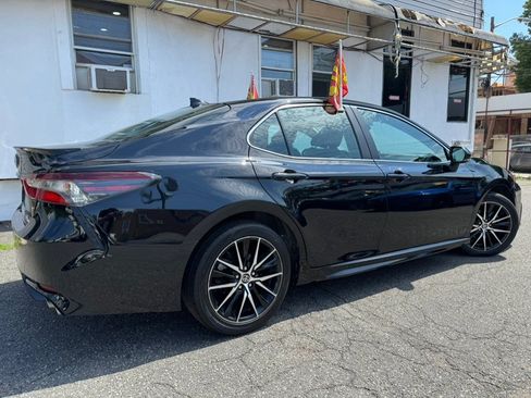 Used 2024 Toyota Camry SE FWD image 4