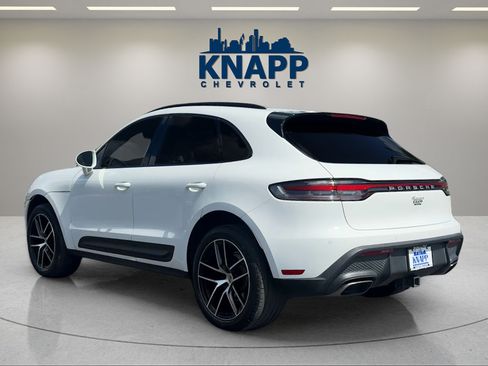 Used 2024 Porsche Macan AWD/4WD image 3
