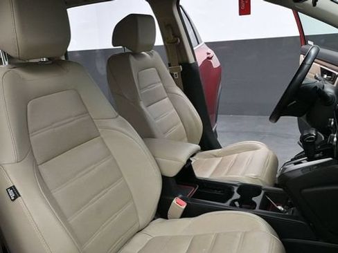 Used 2018 Honda CR-V Touring image 14