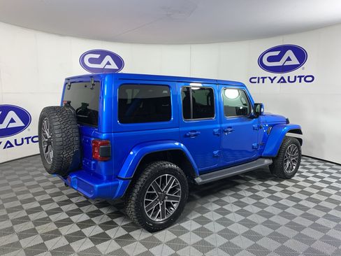 Used 2022 Jeep Wrangler Unlimited Sahara AWD/4WD image 3