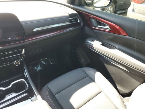 Certified 2024 Chevrolet Traverse Z71 w/ Enhanced Driving Package image 25