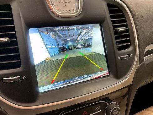 Used 2018 Chrysler 300 Limited w/ Light Group image 21