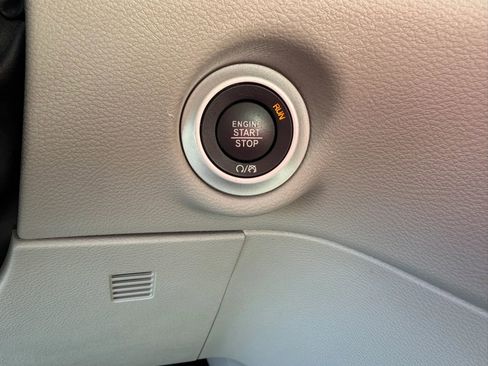 Used 2021 Chrysler Pacifica Touring-L image 17