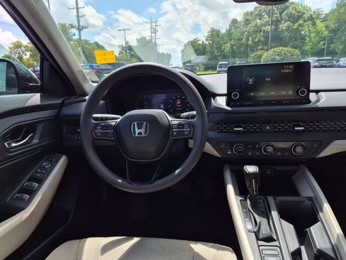Used 2025 Honda Accord SE image 12