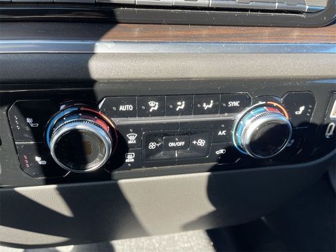 Used 2022 GMC Sierra 1500 SLT w/ Max Trailering Package image 18