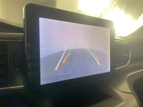 Used 2023 Ford Explorer XLT w/ Equipment Group 202A image 5