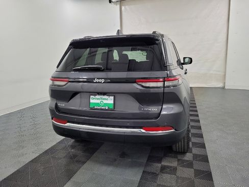 Used 2023 Jeep Grand Cherokee Laredo AWD/4WD image 7
