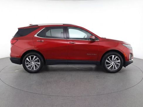 Used 2023 Chevrolet Equinox Premier image 9