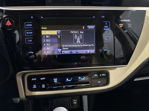 Used 2017 Toyota Corolla LE image 24