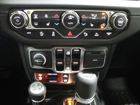 Used 2025 Jeep Gladiator Rubicon image 21