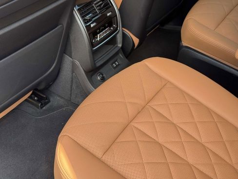 Used 2025 BMW X7 xDrive40i w/ Executive Package image 52