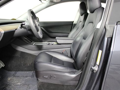 Used 2022 Tesla Model Y Performance image 9