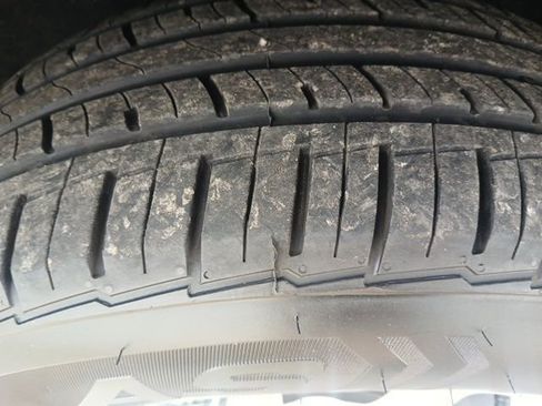 Used 2025 Chrysler Pacifica Select image 60