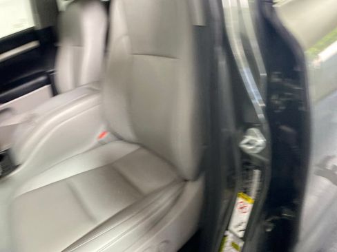 Used 2019 Toyota Highlander XLE AWD/4WD image 13