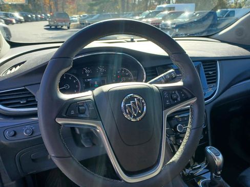 Used 2022 Buick Encore Preferred image 9