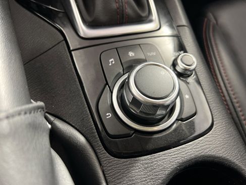 Used 2016 MAZDA MAZDA3 i Grand Touring image 32