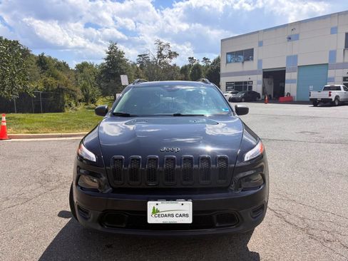 Used 2017 Jeep Cherokee Sport w/ Cold Weather Group AWD/4WD image 12