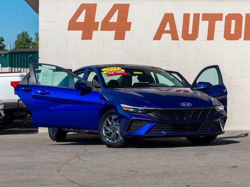 Used 2024 Hyundai Elantra SEL image 12