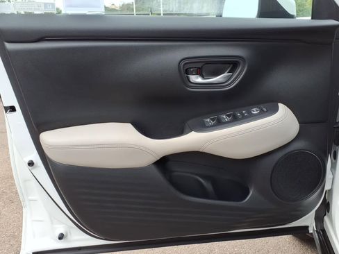 Used 2024 Honda HR-V EX-L image 11