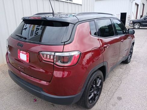 Used 2022 Jeep Compass Latitude FWD image 3