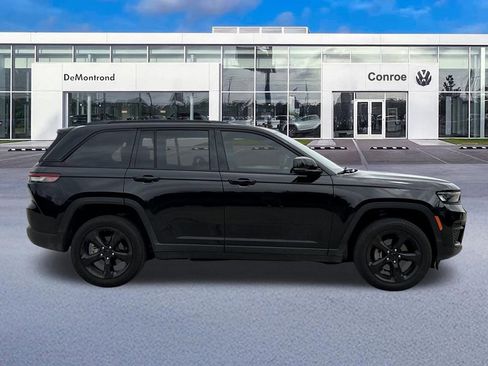 Used 2024 Jeep Grand Cherokee Altitude RWD image 4
