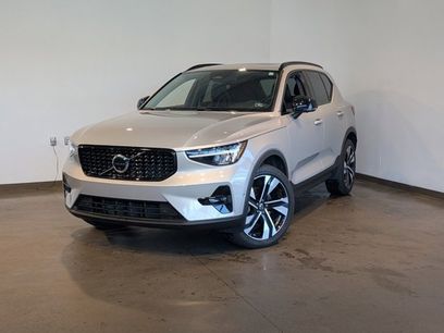 Used 2023 Volvo XC40 B5 Plus w/ Climate Package