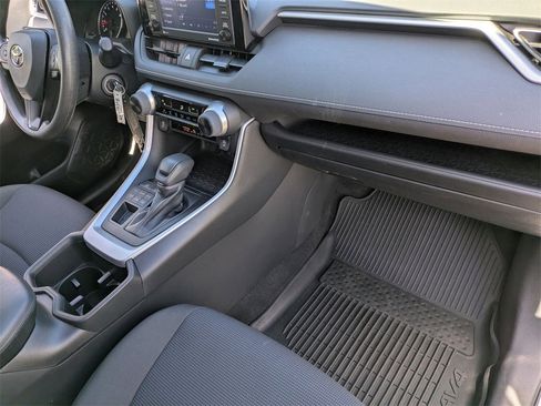 Used 2022 Toyota RAV4 LE image 38