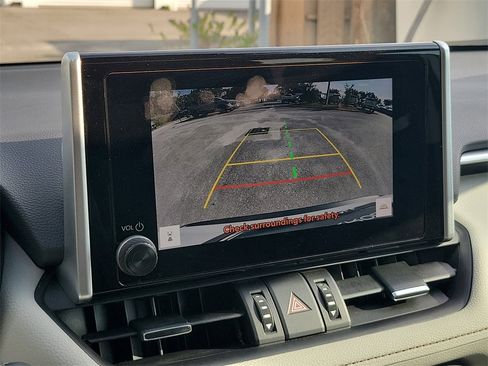 Used 2023 Toyota RAV4 XLE Premium image 29