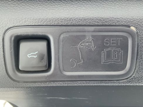 Used 2024 Ford Expedition XLT image 31