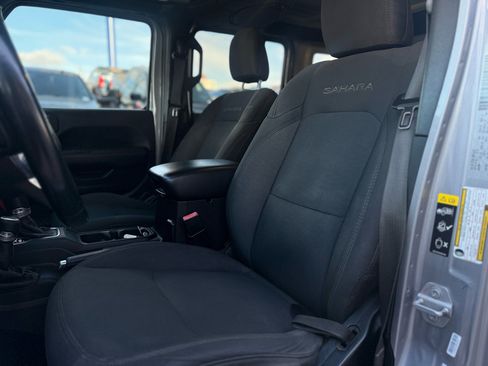 Used 2020 Jeep Wrangler Unlimited Sahara image 10