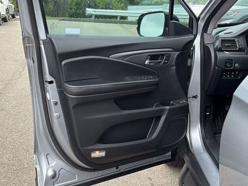 Used 2023 Honda Ridgeline RTL-E image 9