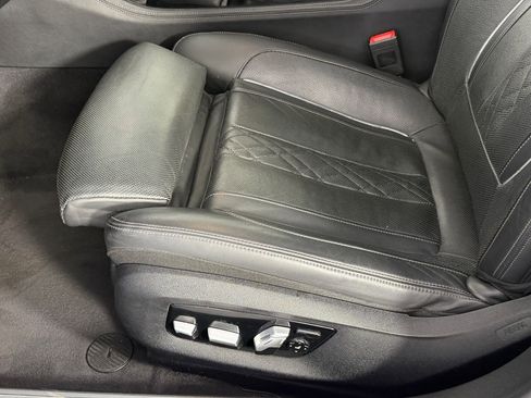 Used 2019 BMW 750i w/ Executive Package image 13