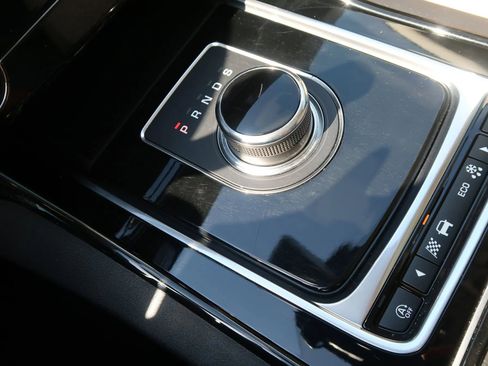 Used 2018 Jaguar XE image 31