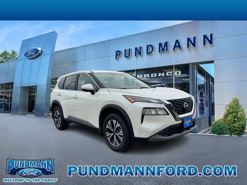 Used 2023 Nissan Rogue SV image 1