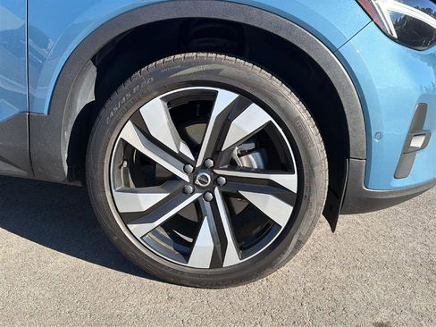 Used 2023 Volvo XC40 B5 Plus w/ Protection Package Premier image 11