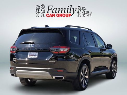 Used 2025 Honda Pilot Touring image 4