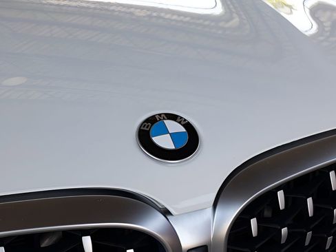 Used 2023 BMW X4 xDrive30i w/ M Sport Package AWD/4WD image 16