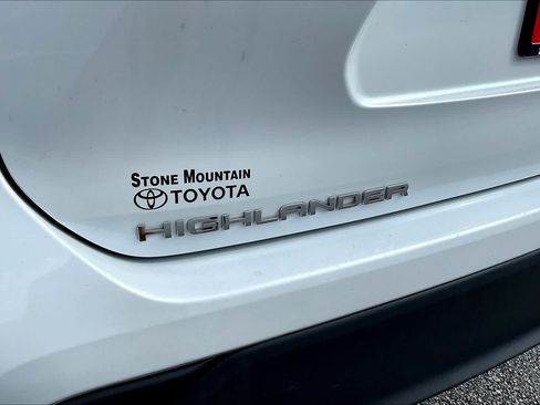 Used 2022 Toyota Highlander Bronze Edition AWD/4WD image 10