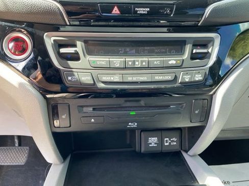 Used 2021 Honda Pilot Touring image 31