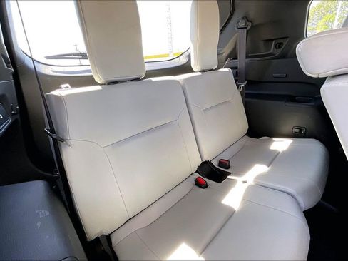 Used 2025 Mitsubishi Outlander SE FWD image 27