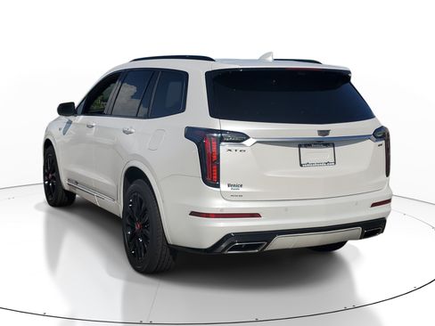 Used 2025 Cadillac XT6 Sport w/ LPO, Red Accent Package AWD/4WD image 4