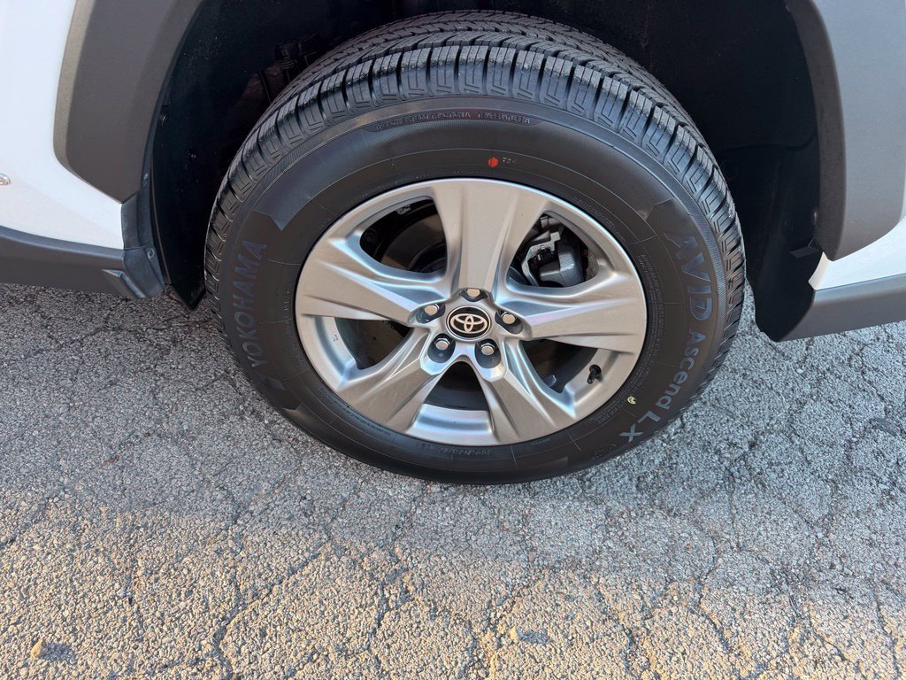 Used 2024 Toyota RAV4 XLE AWD/4WD image 9